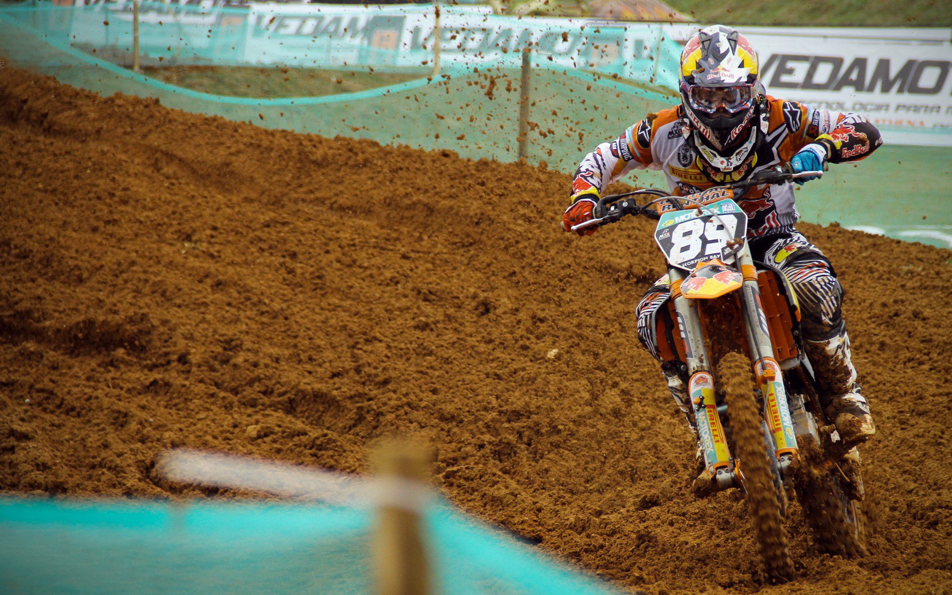 “战术揭秘：团队如何打造无敌防线？”，打造团队战斗力